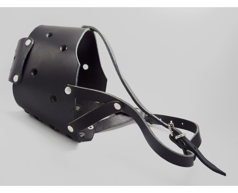 Botnita profesionala  din piele pentru caini BullTerrier