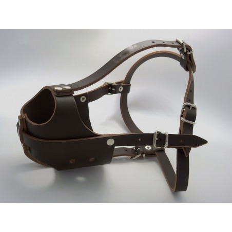 Botnita profesionala din piele naturala pentru Amstaff