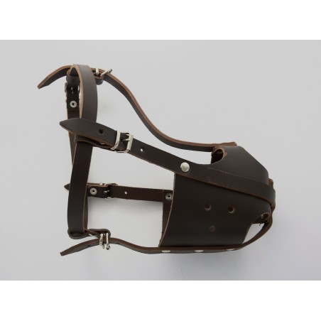 Botnita profesionala din piele naturala pentru Amstaff