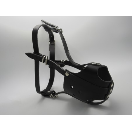 Botnita profesionala din piele naturala pentru Amstaff