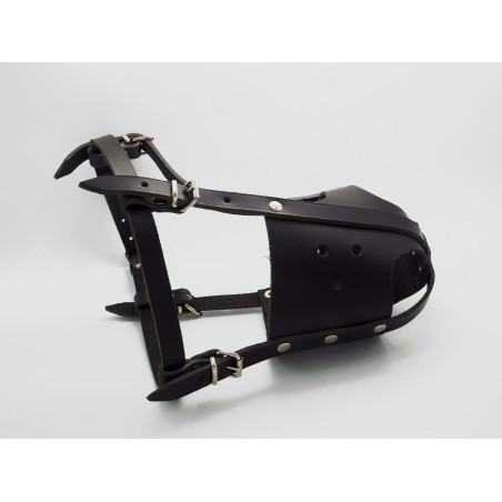 Botnita profesionala  din piele pentru Amstaff