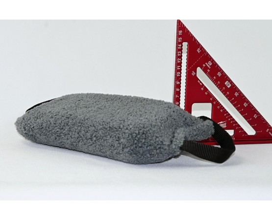 Perna muscatura din plush LAMBINO Z Polytanu SK pentru dresaj caini puppy / 25 x 13 cm