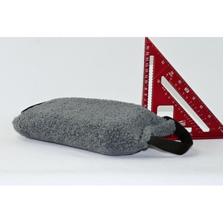 Perna muscatura din plush LAMBINO Z Polytanu SK pentru dresaj caini puppy / 25 x 13 cm