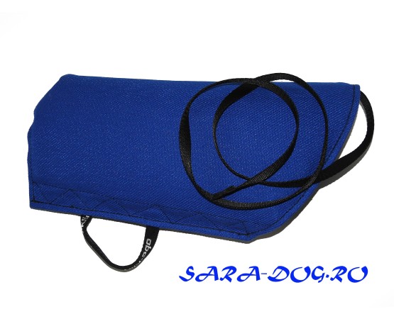 Maneca Puppy din material francez prevazuta cu lesa pentru dresaj canin