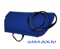 Maneca Puppy din material francez prevazuta cu lesa pentru dresaj canin