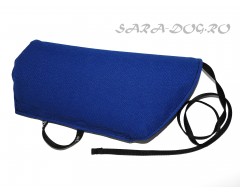 Maneca Puppy din material francez prevazuta cu lesa pentru dresaj canin