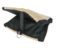 Perna de muscatura din iuta prevazuta cu maner interior pentru dresaj canin 32 x 24 cm