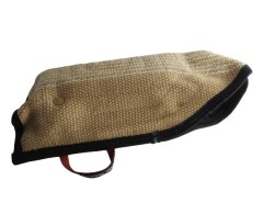 Maneca din iuta pentru dresaj canin .