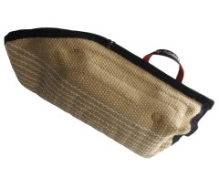 Maneca din iuta pentru dresaj canin .