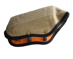 Maneca scurta din iuta prevazuta cu 3 manere interioare pentru dresaj canin .