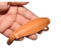 Lesa de lux pentru show din piele rotunda Royal nappa , prevazuta cu protectie pentru laringe