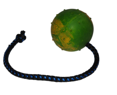 Minge din cauciuc natural Ø 6,5 cm prevazuta cu snur pentru dresaj canin