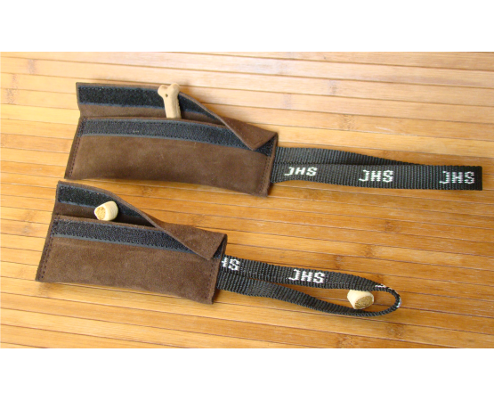 Saculet din piele cu maner