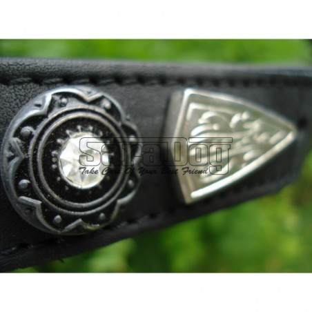 Zgarda de lux pentru caini din piele naturala si cristale Swarovski albe