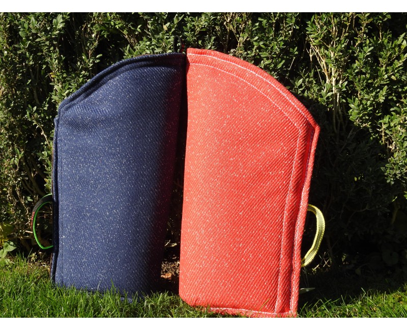 Maneca pentru dresaj canin , din material francez