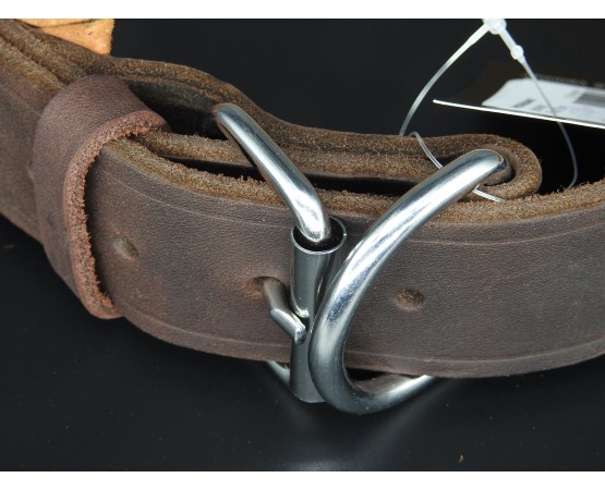 Zgarda lata pentru caini , din piele naturala fett si captusita cu piele moale 