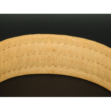 Zgarda lata pentru caini , din piele naturala fett si captusita cu piele moale 