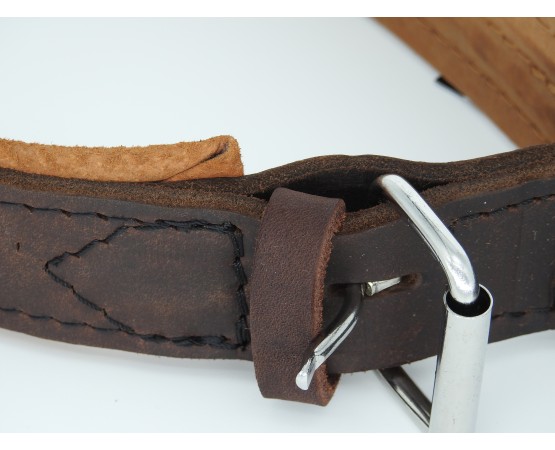 Zgarda lata pentru caini , din piele naturala fett si captusita cu piele moale 