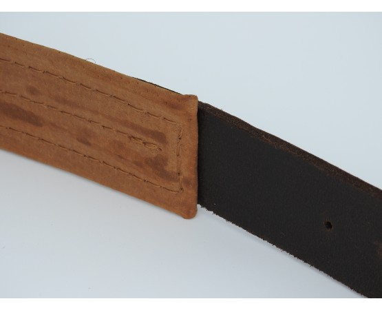 Zgarda lata pentru caini , din piele naturala fett si captusita cu piele moale 