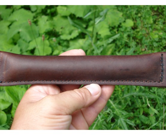 Saculet de muscatura ( tug ) pentru caini , din piele naturala 