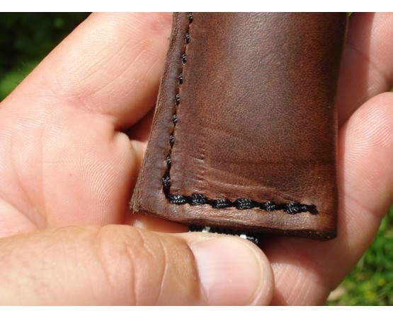 Saculet de muscatura ( tug ) pentru caini , din piele naturala 