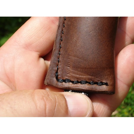 Saculet de muscatura ( tug ) pentru caini , din piele naturala 