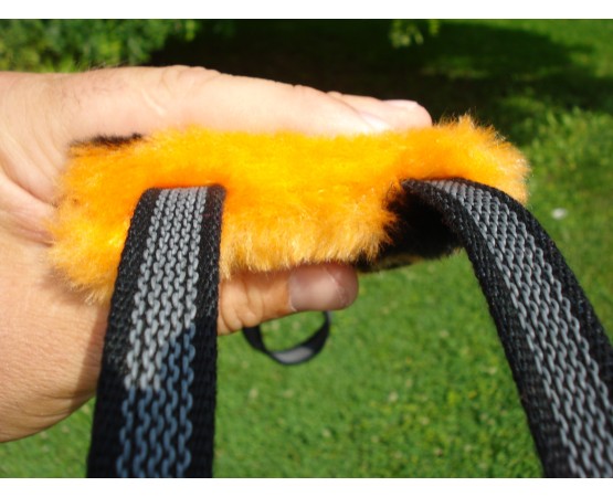 Tug din plus pentru caini , prevazut cu doua manere