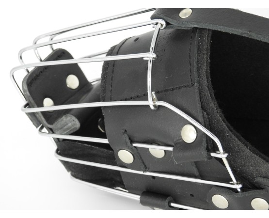 Botnita militara ciobanesc german prevazuta cu bite - bar