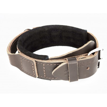 Zgarda lata piele prevazuta cu maner