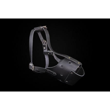 Botnita din piele pentru Amstaff femela