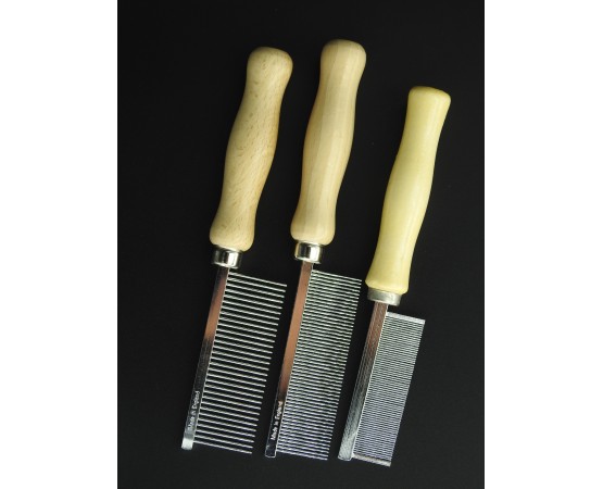 Pieptăn fin pentru caini