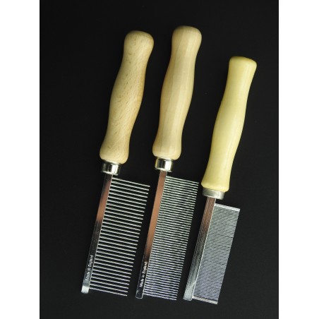 Pieptăn fin pentru caini